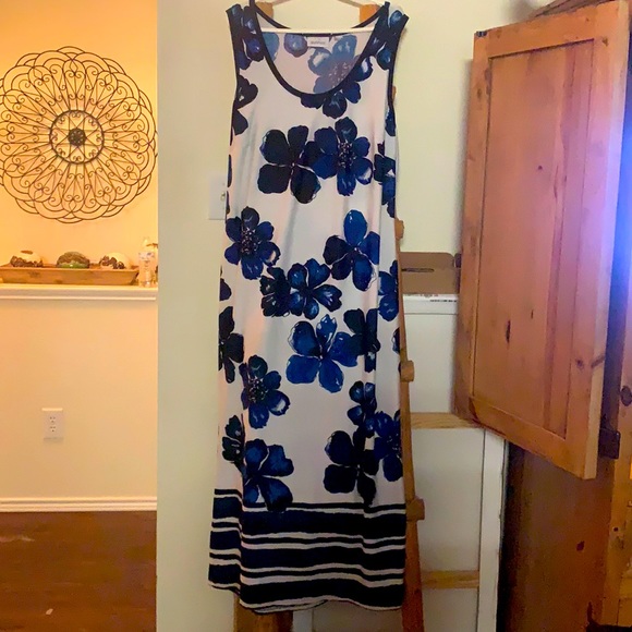 Large floral navy and black print maxi - Picture 1 of 3